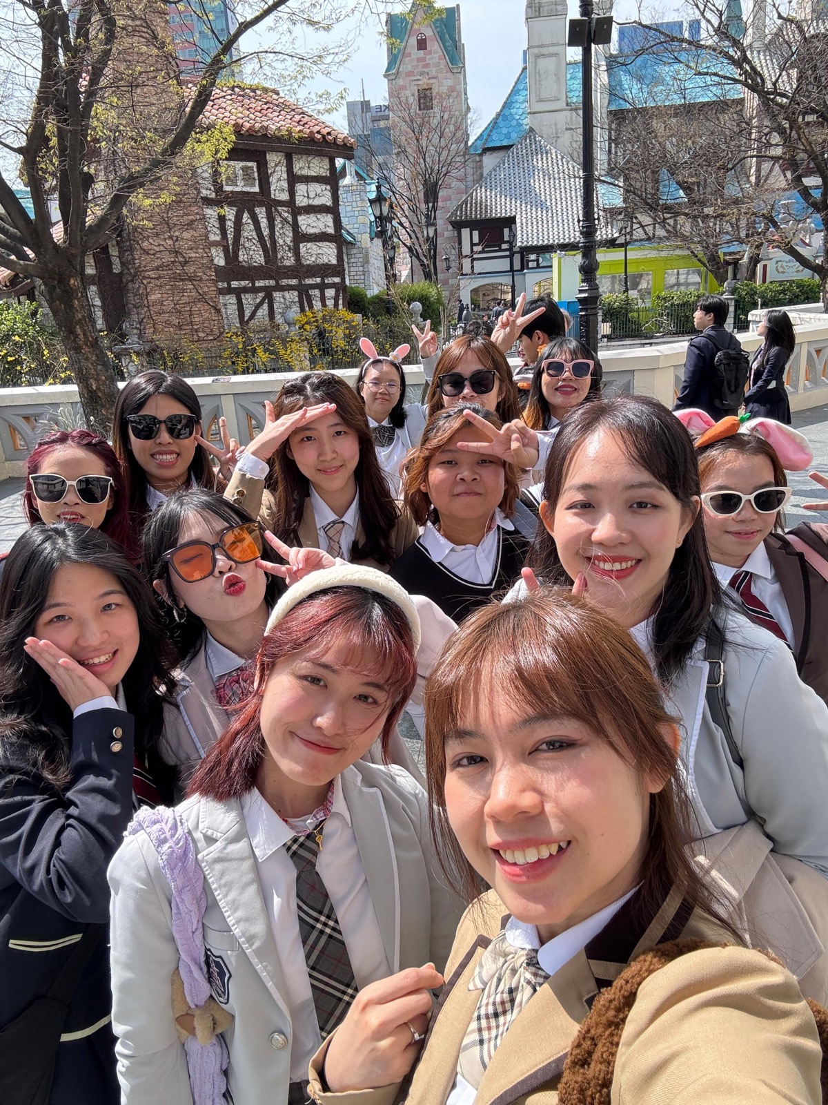 旅途中的团队自拍