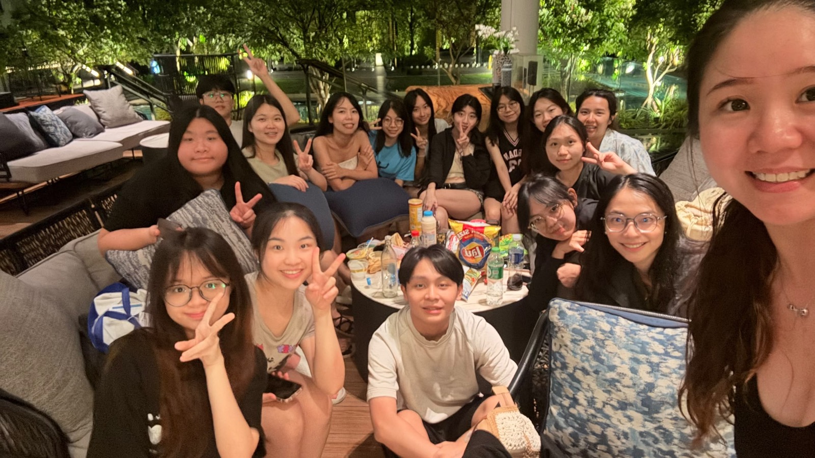 课堂活动结束后的团队合照